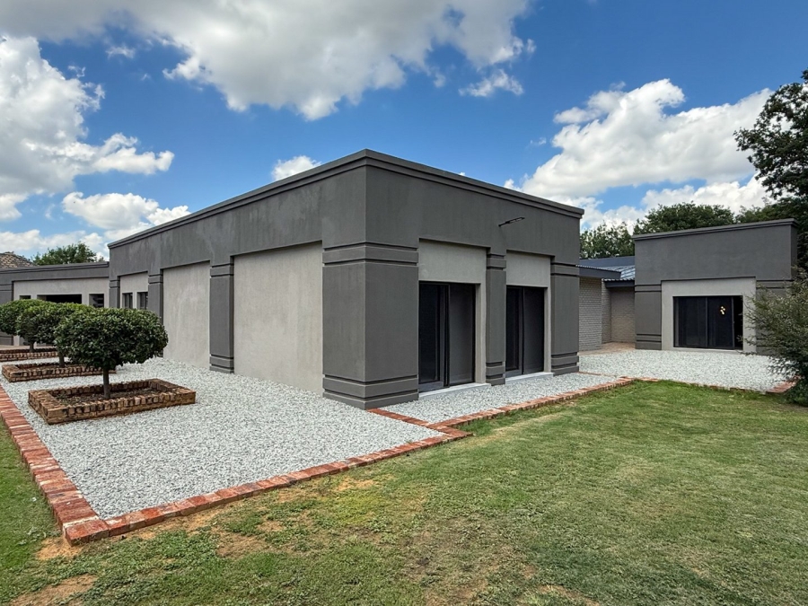 5 Bedroom Property for Sale in Irene Park North West